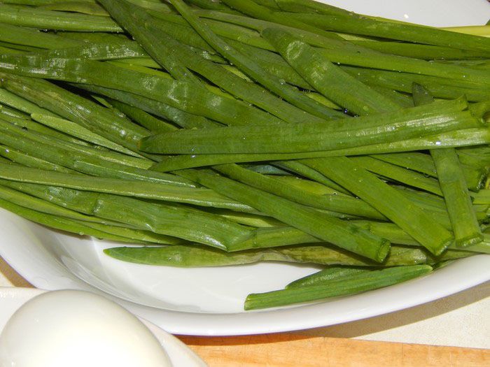 зеленый лук на салат